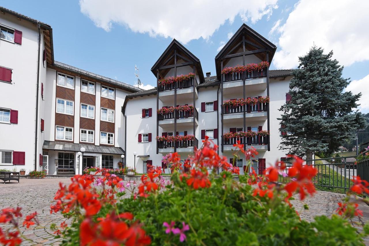 Residence Hotel Casa Metz Santa Cristina Val Gardena Exterior foto
